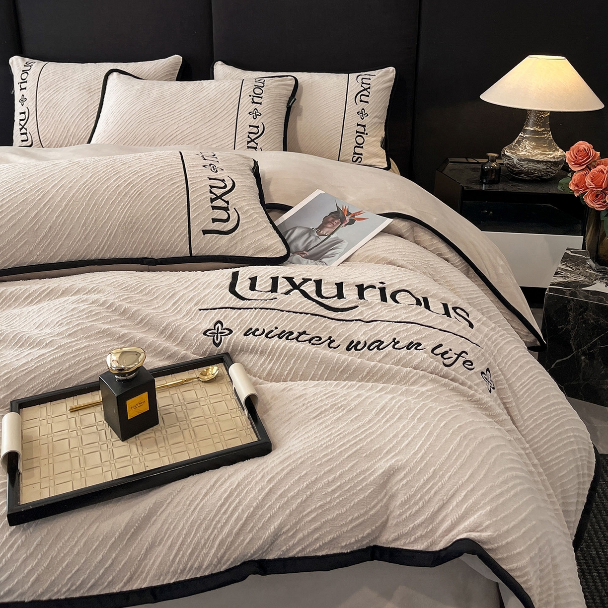 91家纺网 家纺一手货源 找家纺 （总）蓝邻家纺 2025新款雕花牛奶绒轻奢风刺绣四件套系列