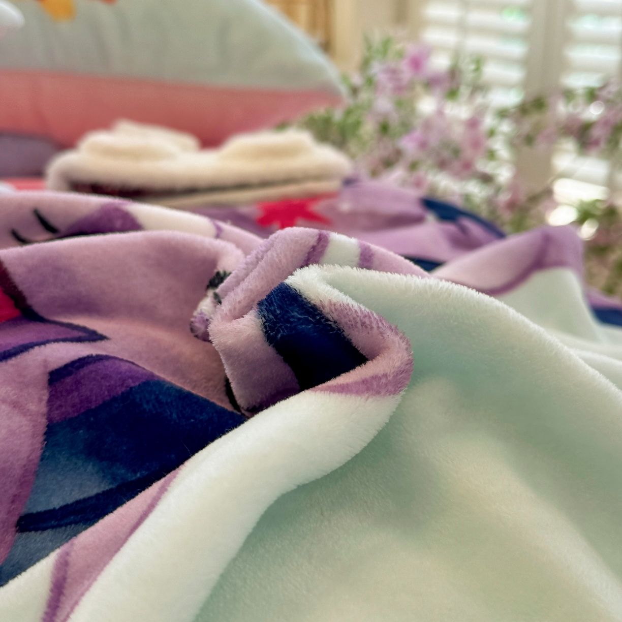 91家纺网 家纺一手货源 找家纺 馨语家居 2025新款直播热款高克重保暖卡通牛奶绒印花四件套 小马碧琪