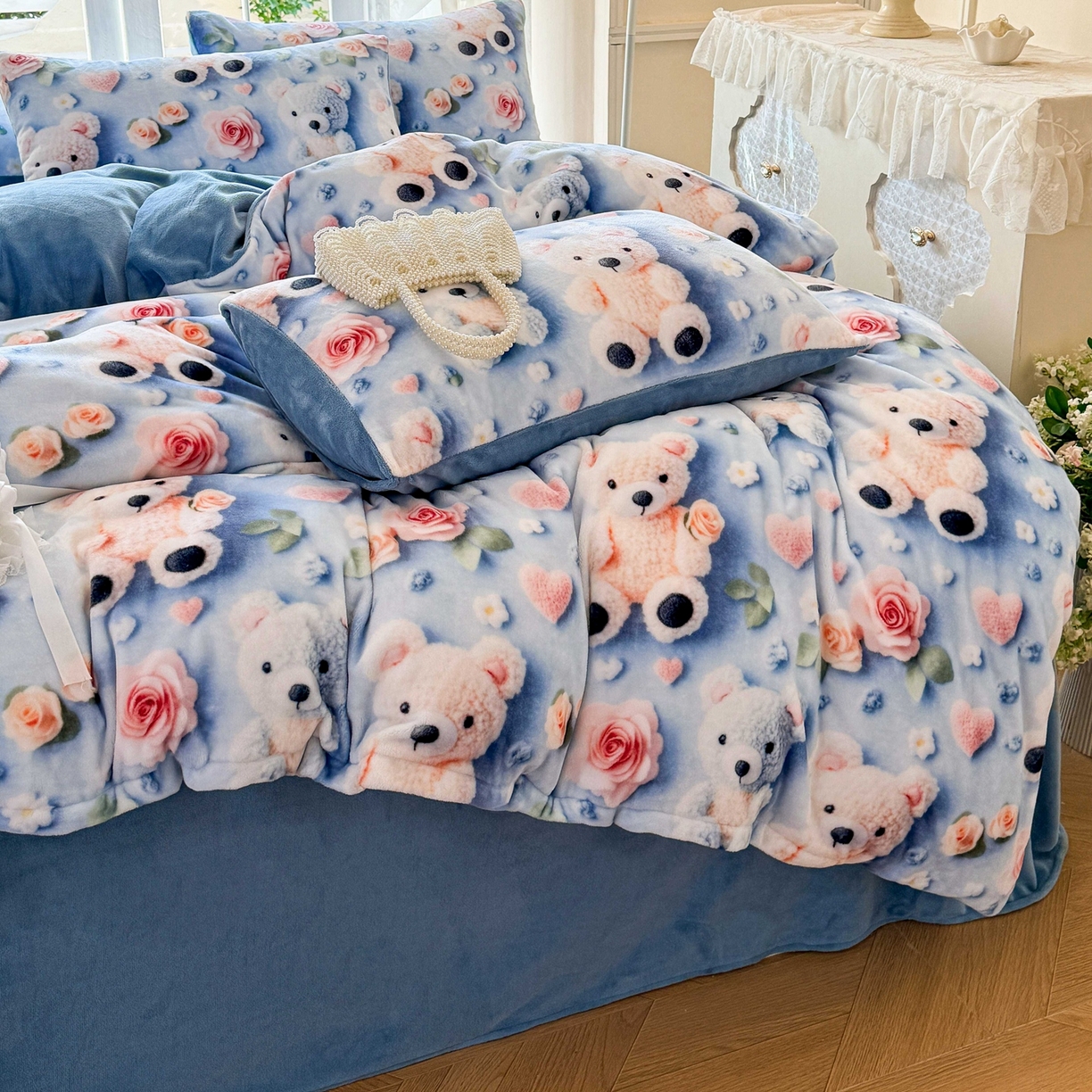 91家纺网 家纺一手货源 找家纺 馨语家居 2025新款直播热款高克重保暖卡通牛奶绒印花四件套 针织小熊