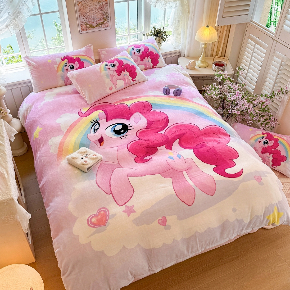 91家纺网 家纺一手货源 找家纺 馨语家居 2025新款直播热款高克重保暖卡通牛奶绒印花四件套 彩虹碧琪