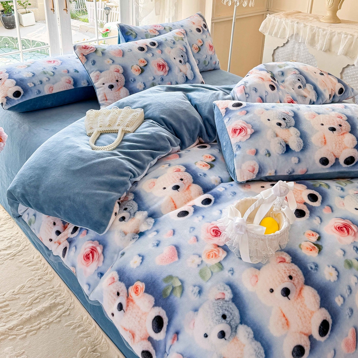 91家纺网 家纺一手货源 找家纺 馨语家居 2025新款直播热款高克重保暖卡通牛奶绒印花四件套 针织小熊