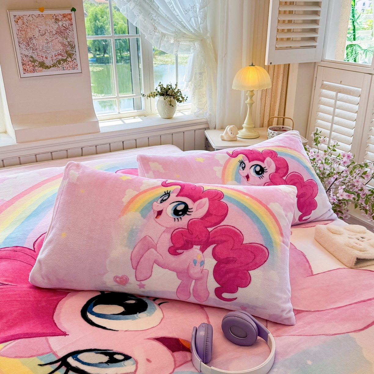 91家纺网 家纺一手货源 找家纺 馨语家居 2025新款直播热款高克重保暖卡通牛奶绒印花四件套 彩虹碧琪