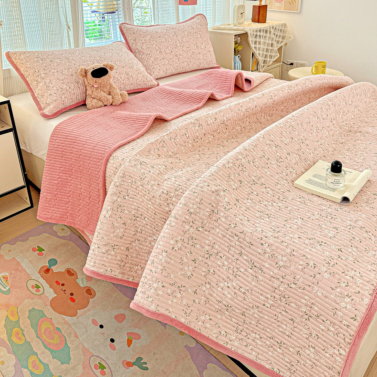 91家纺网 家纺一手货源 找家纺 恒尚居 2025新款全棉牛奶绒床盖四季可用纯棉夹棉床单床褥垫三件套-秋冬款系列三 樱花灿灿【A纯棉-B牛奶绒】