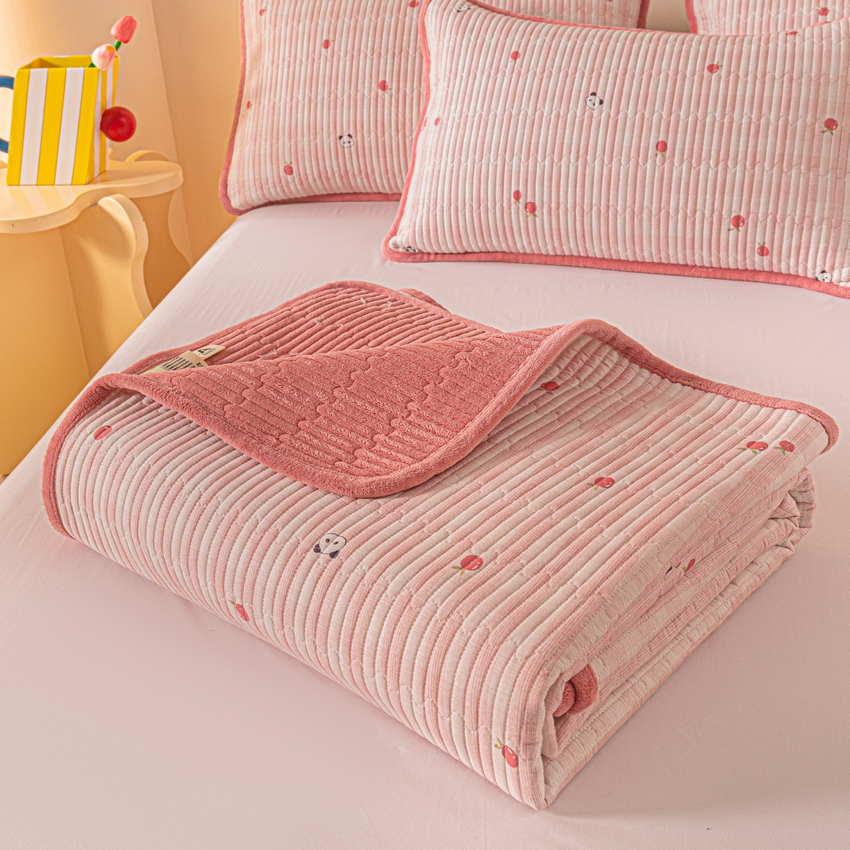 91家纺网 家纺一手货源 找家纺 恒尚居 2025新款全棉牛奶绒床盖四季可用纯棉夹棉床单床褥垫三件套-秋冬款系列三 小欢喜【A纯棉-B牛奶绒】