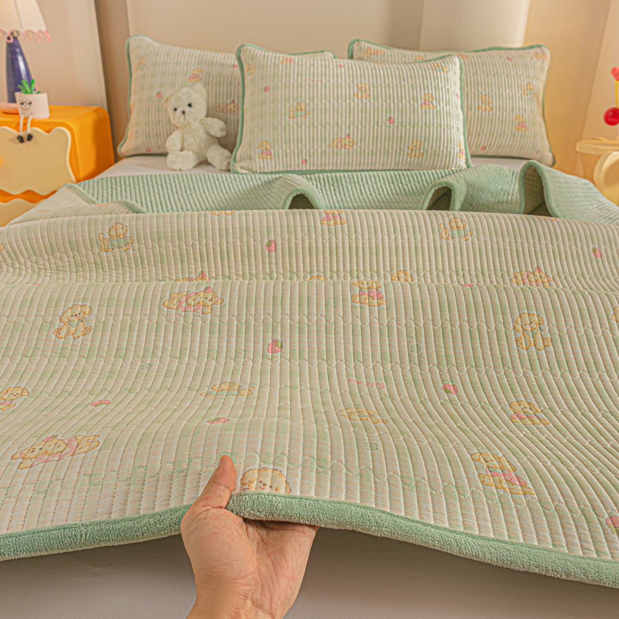 91家纺网 家纺一手货源 找家纺 恒尚居 2025新款全棉牛奶绒床盖四季可用纯棉夹棉床单床褥垫三件套-秋冬款系列三 甜心旺旺【A纯棉-B牛奶绒】