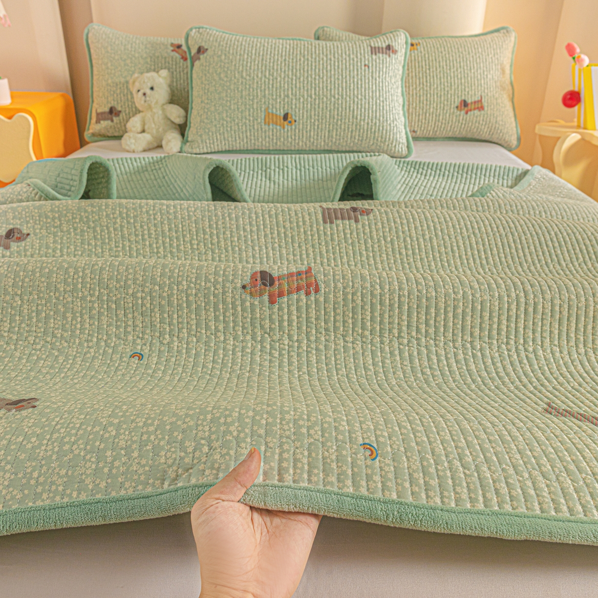 91家纺网 家纺一手货源 找家纺 恒尚居 2025新款全棉牛奶绒床盖四季可用纯棉夹棉床单床褥垫三件套-秋冬款系列三 布丁狗【A纯棉-B牛奶绒】