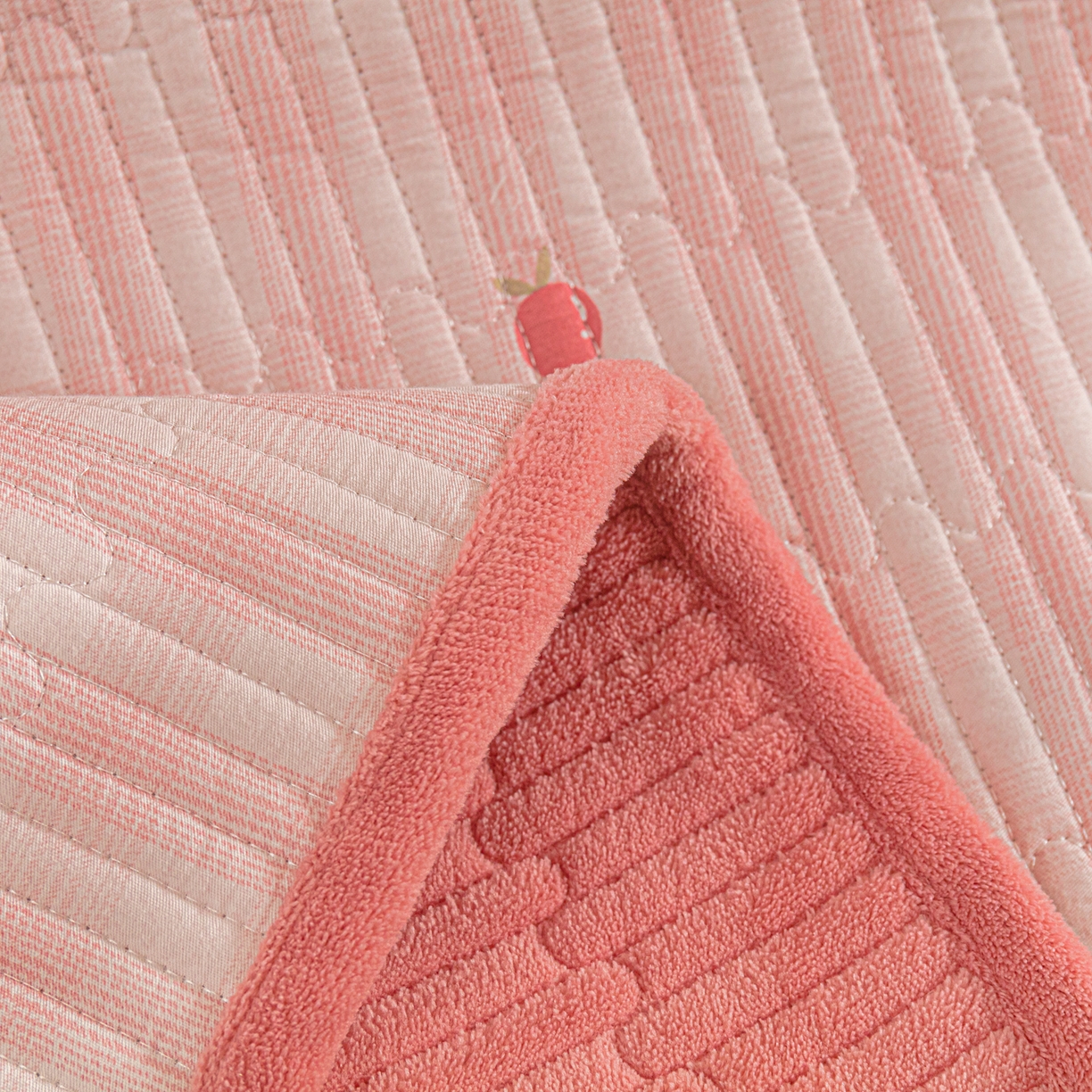 91家纺网 家纺一手货源 找家纺 恒尚居 2025新款全棉牛奶绒床盖四季可用纯棉夹棉床单床褥垫三件套-秋冬款系列三 小欢喜【A纯棉-B牛奶绒】