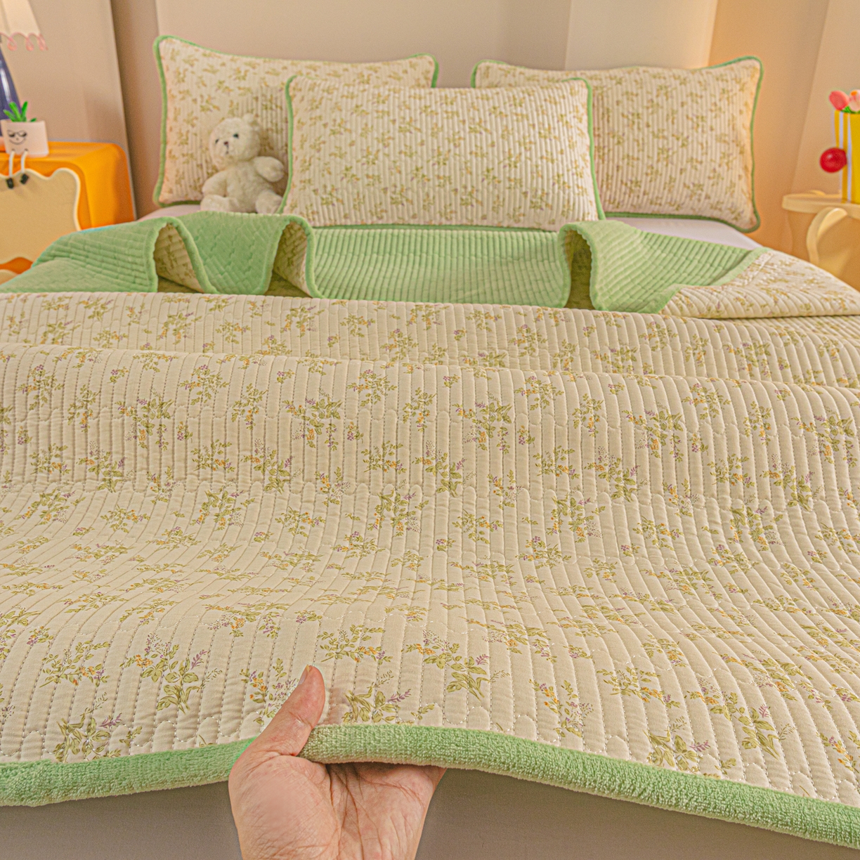 91家纺网 家纺一手货源 找家纺 恒尚居 2025新款全棉牛奶绒床盖四季可用纯棉夹棉床单床褥垫三件套-秋冬款系列三 香草园【A纯棉-B牛奶绒】