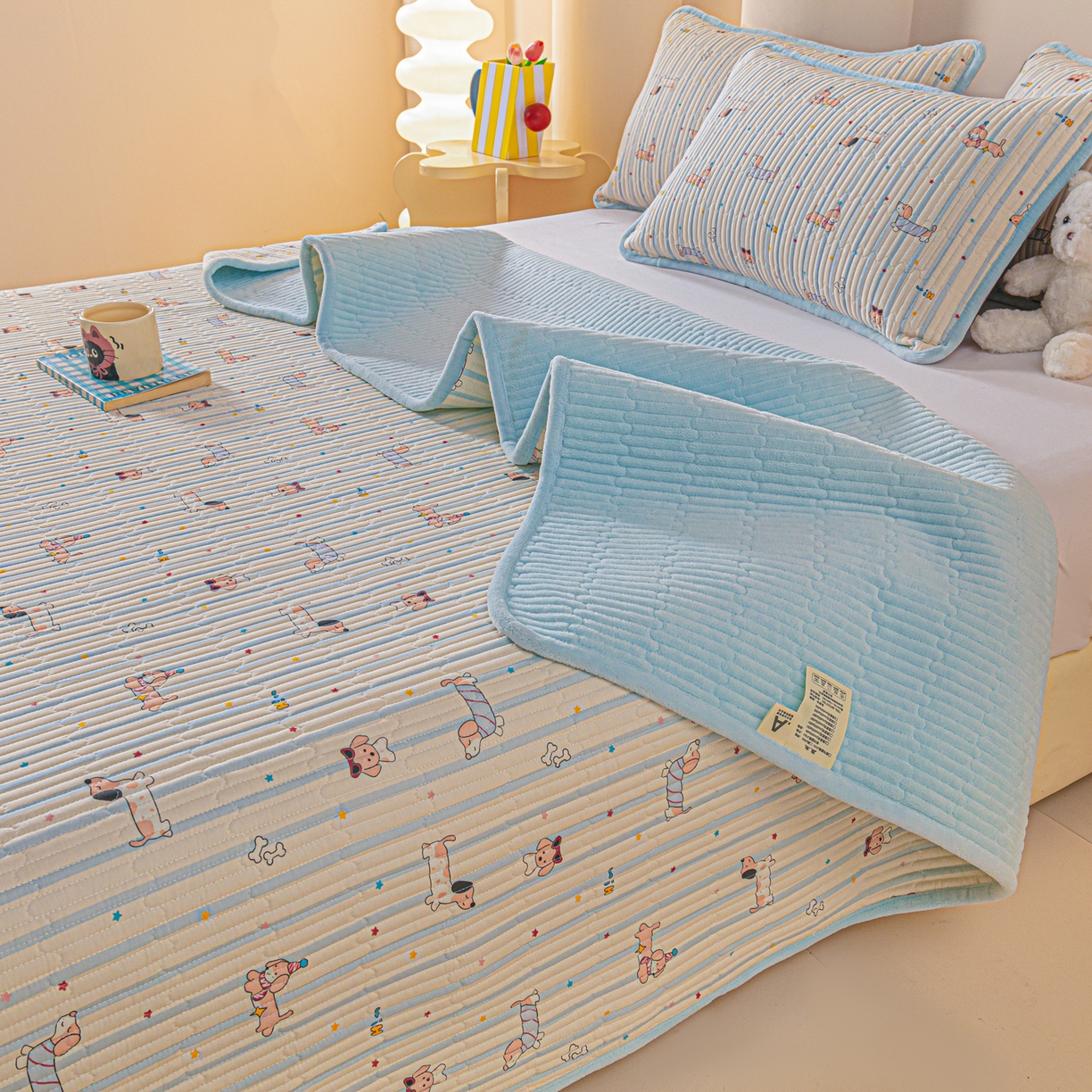 91家纺网 家纺一手货源 找家纺 恒尚居 2025新款全棉牛奶绒床盖四季可用纯棉夹棉床单床褥垫三件套-秋冬款系列三 机灵旺仔【A纯棉-B牛奶绒】