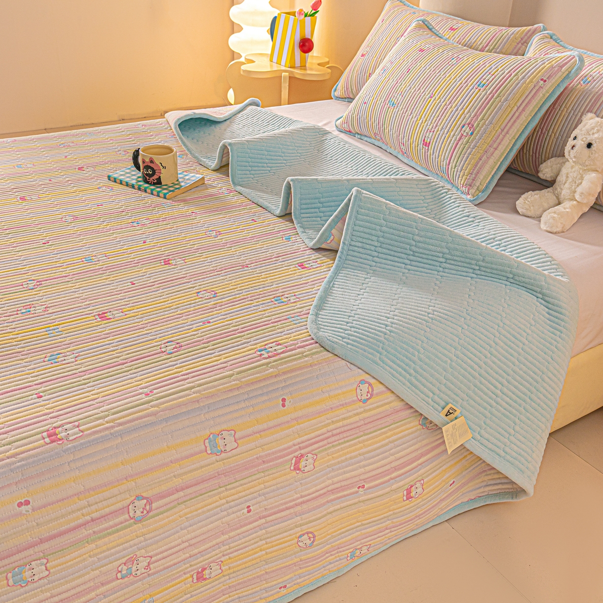 91家纺网 家纺一手货源 找家纺 恒尚居 2025新款全棉牛奶绒床盖四季可用纯棉夹棉床单床褥垫三件套-秋冬款系列三 彩虹猫【A纯棉-B牛奶绒】