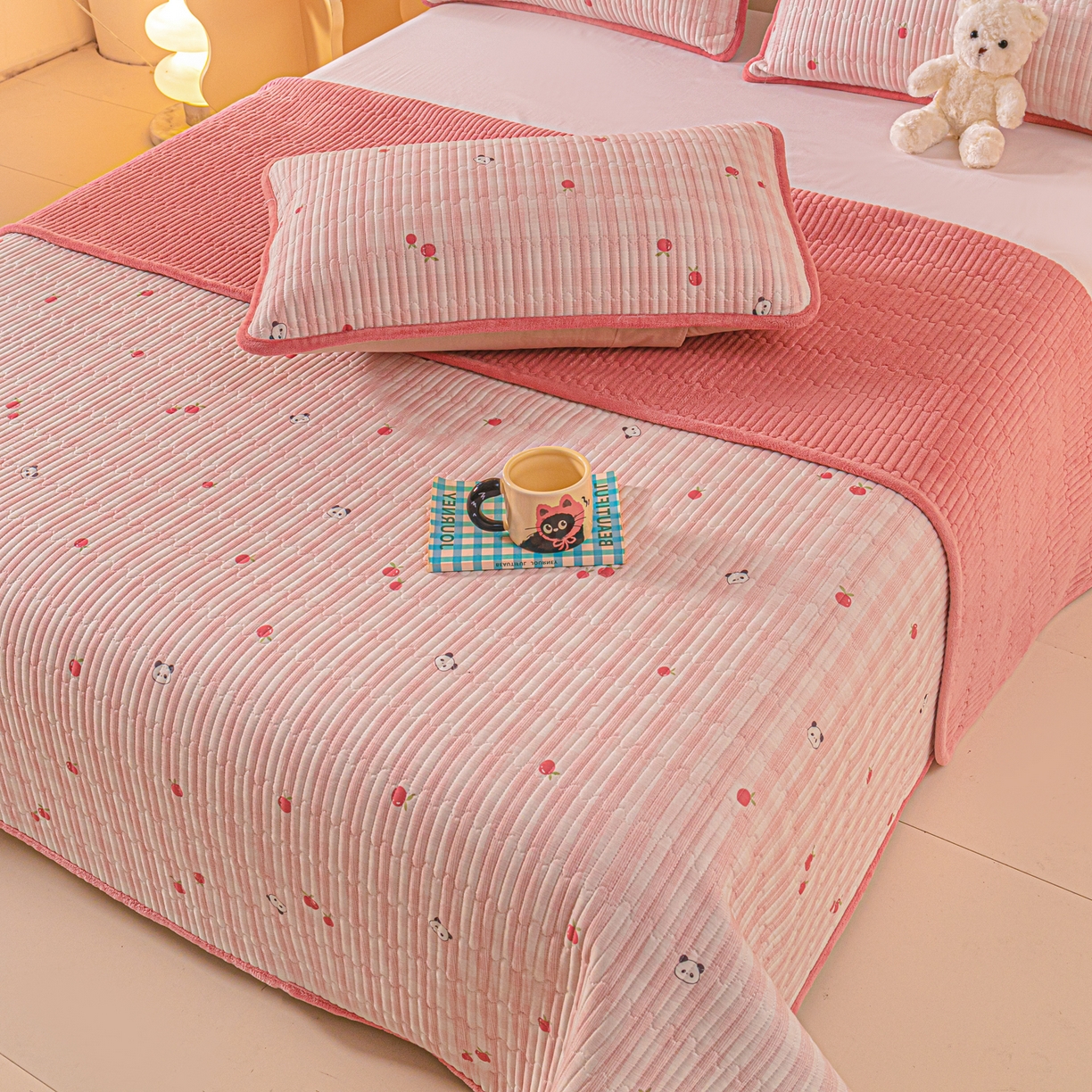 91家纺网 家纺一手货源 找家纺 恒尚居 2025新款全棉牛奶绒床盖四季可用纯棉夹棉床单床褥垫三件套-秋冬款系列三 小欢喜【A纯棉-B牛奶绒】