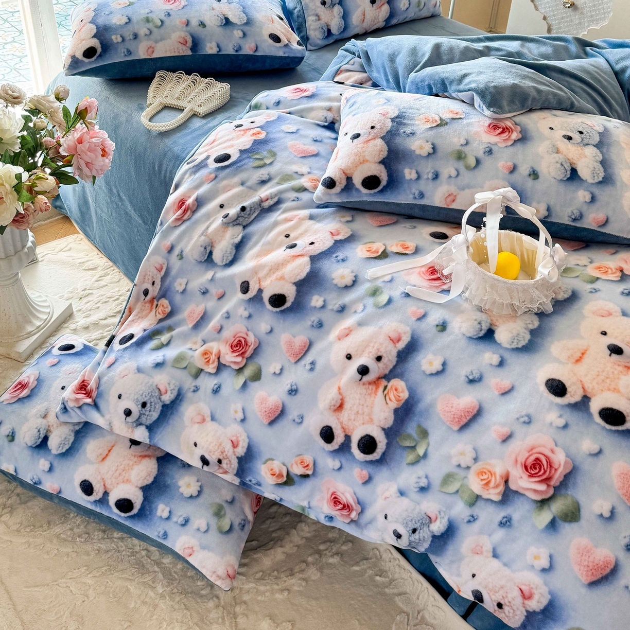 91家纺网 家纺一手货源 找家纺 馨语家居 2025新款直播热款高克重保暖卡通牛奶绒印花四件套 针织小熊