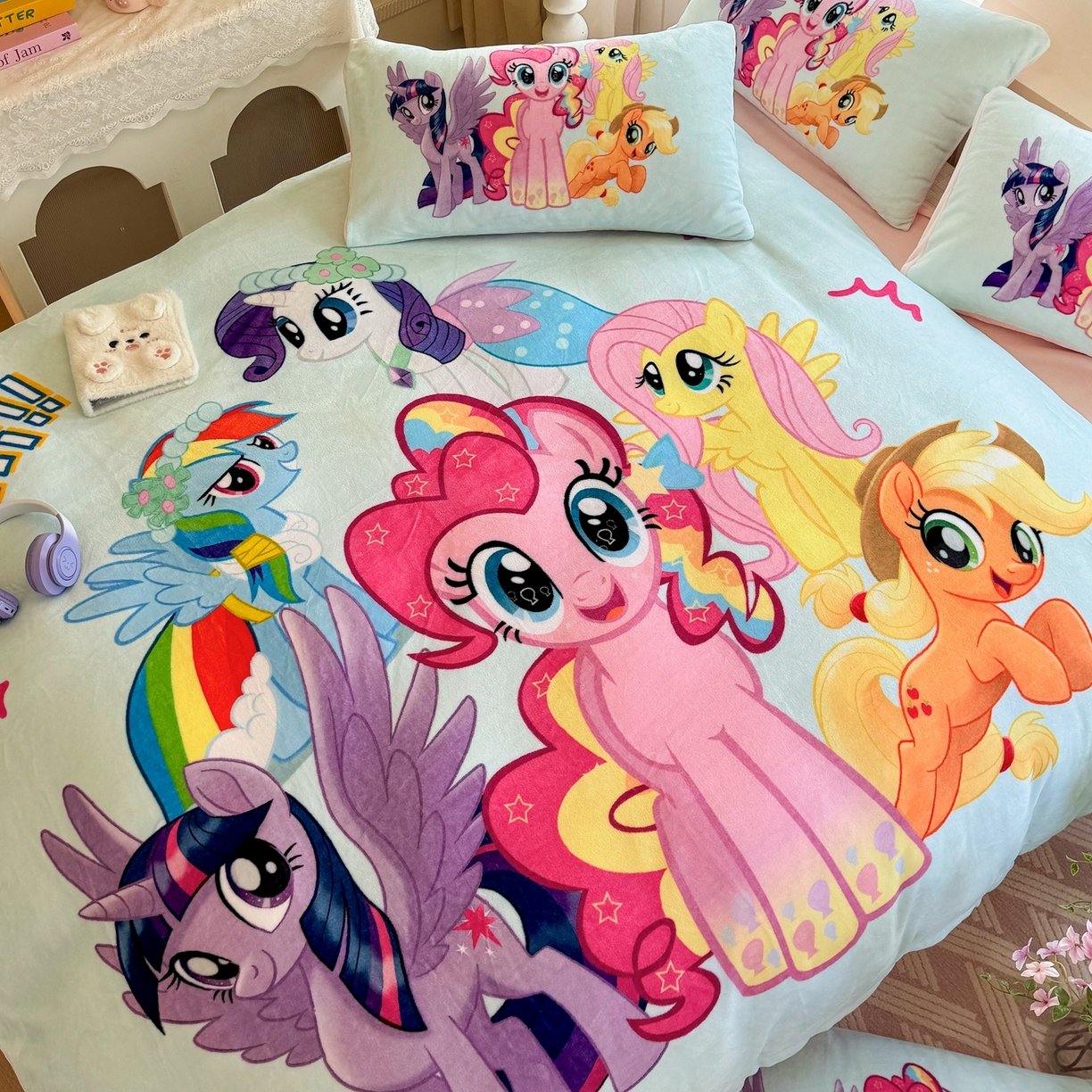 91家纺网 家纺一手货源 找家纺 馨语家居 2025新款直播热款高克重保暖卡通牛奶绒印花四件套 小马碧琪