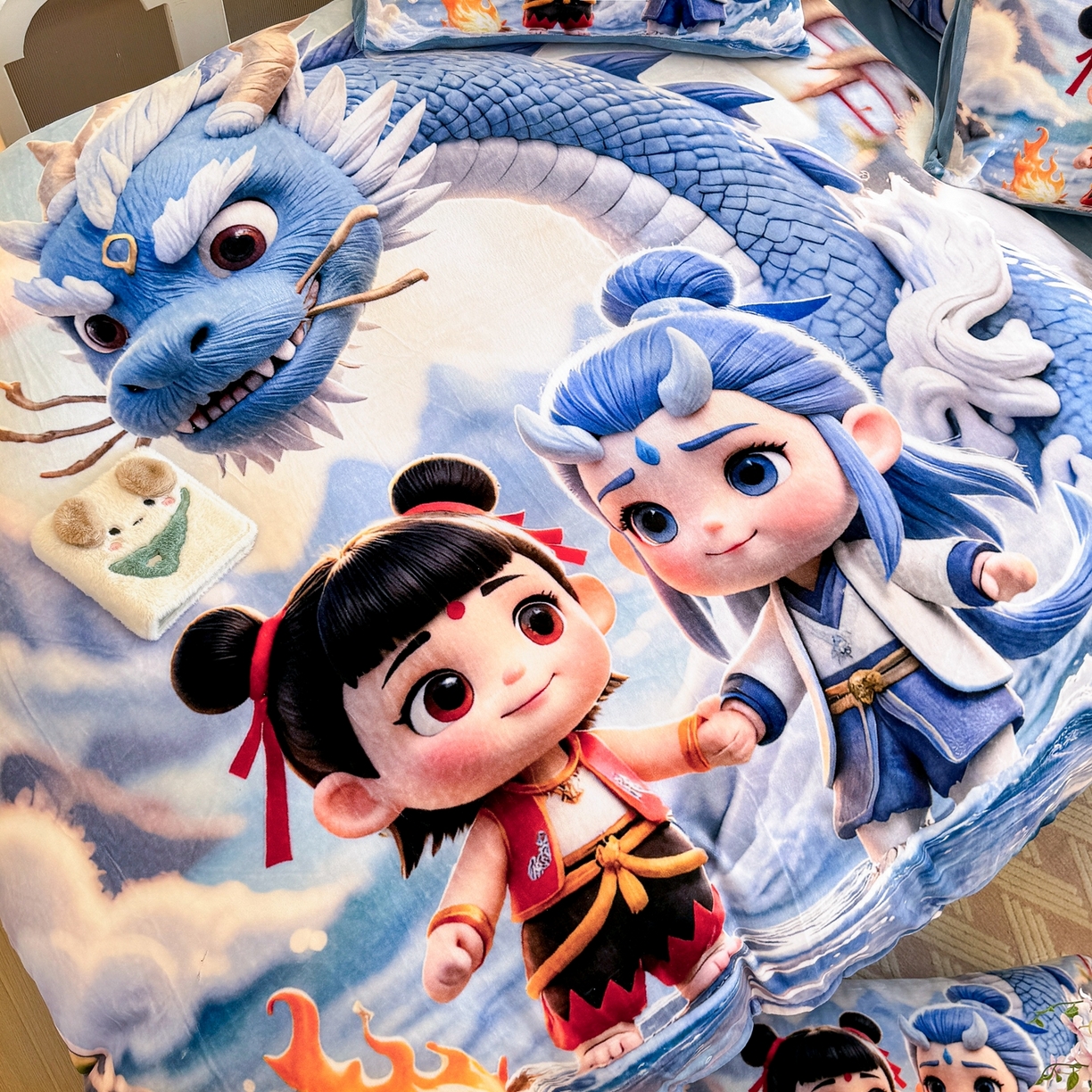 91家纺网 家纺一手货源 找家纺 馨语家居 2025新款直播热款高克重保暖卡通牛奶绒印花四件套 神龙哪吒