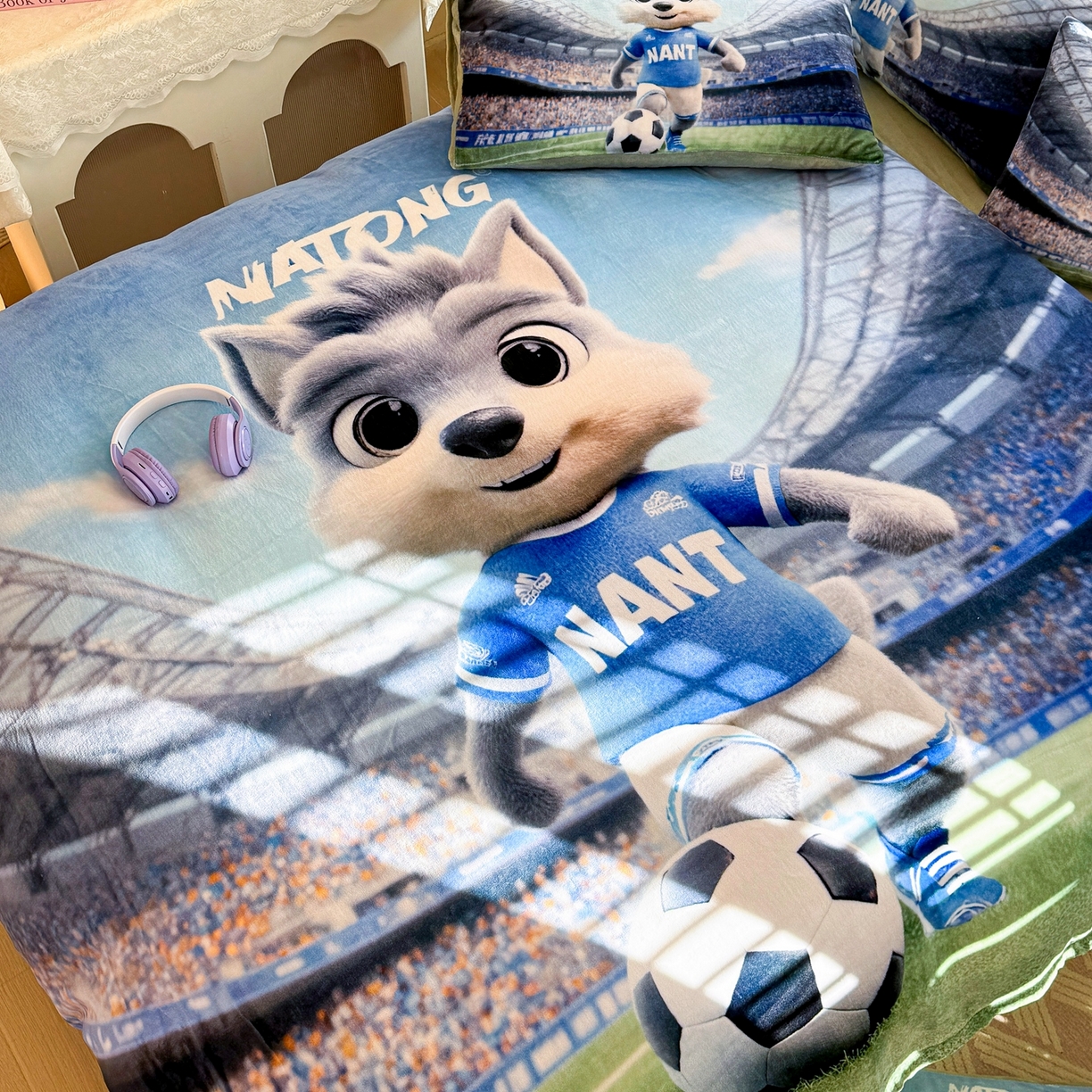 91家纺网 家纺一手货源 找家纺 馨语家居 2025新款直播热款高克重保暖卡通牛奶绒印花四件套 南通狼