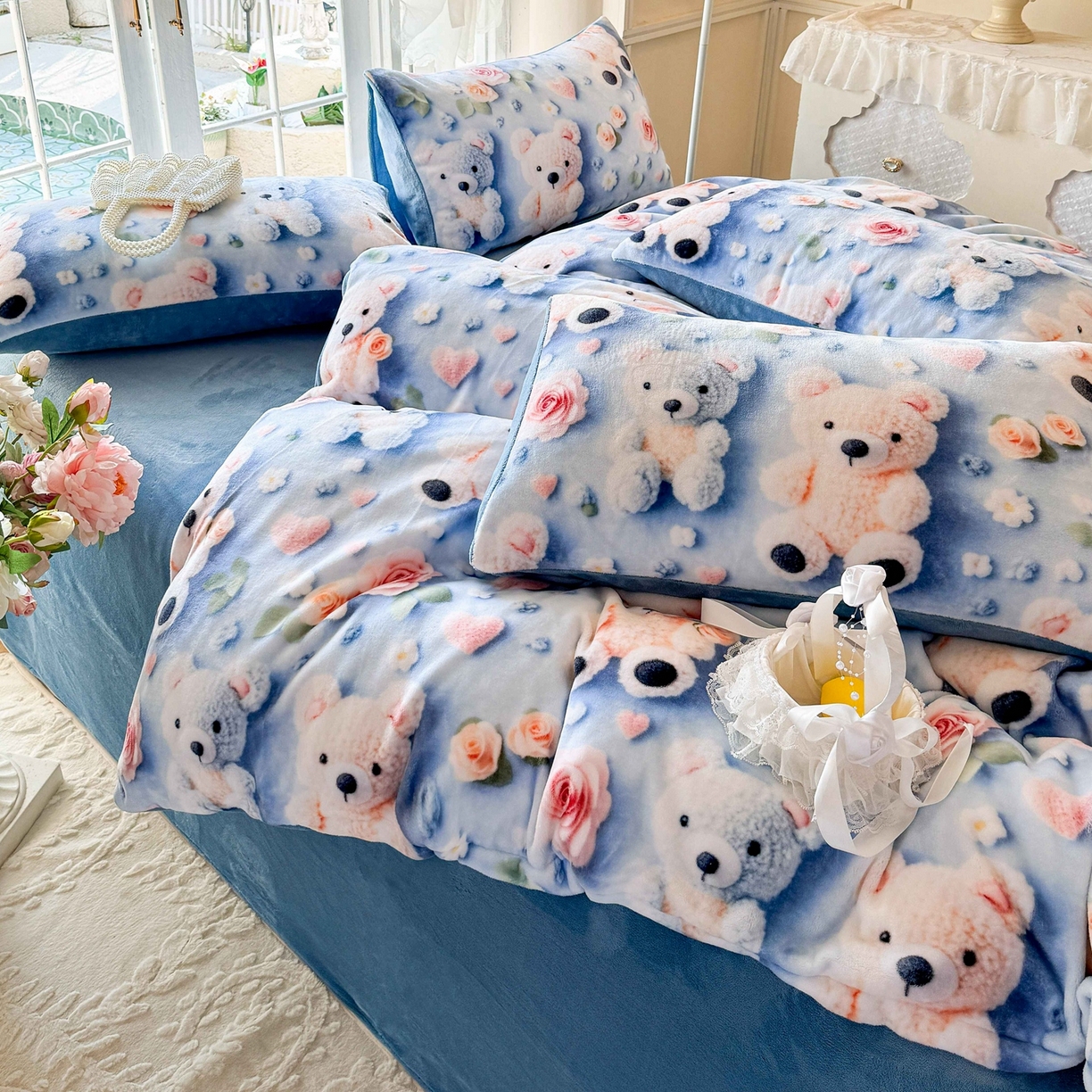 91家纺网 家纺一手货源 找家纺 馨语家居 2025新款直播热款高克重保暖卡通牛奶绒印花四件套 针织小熊