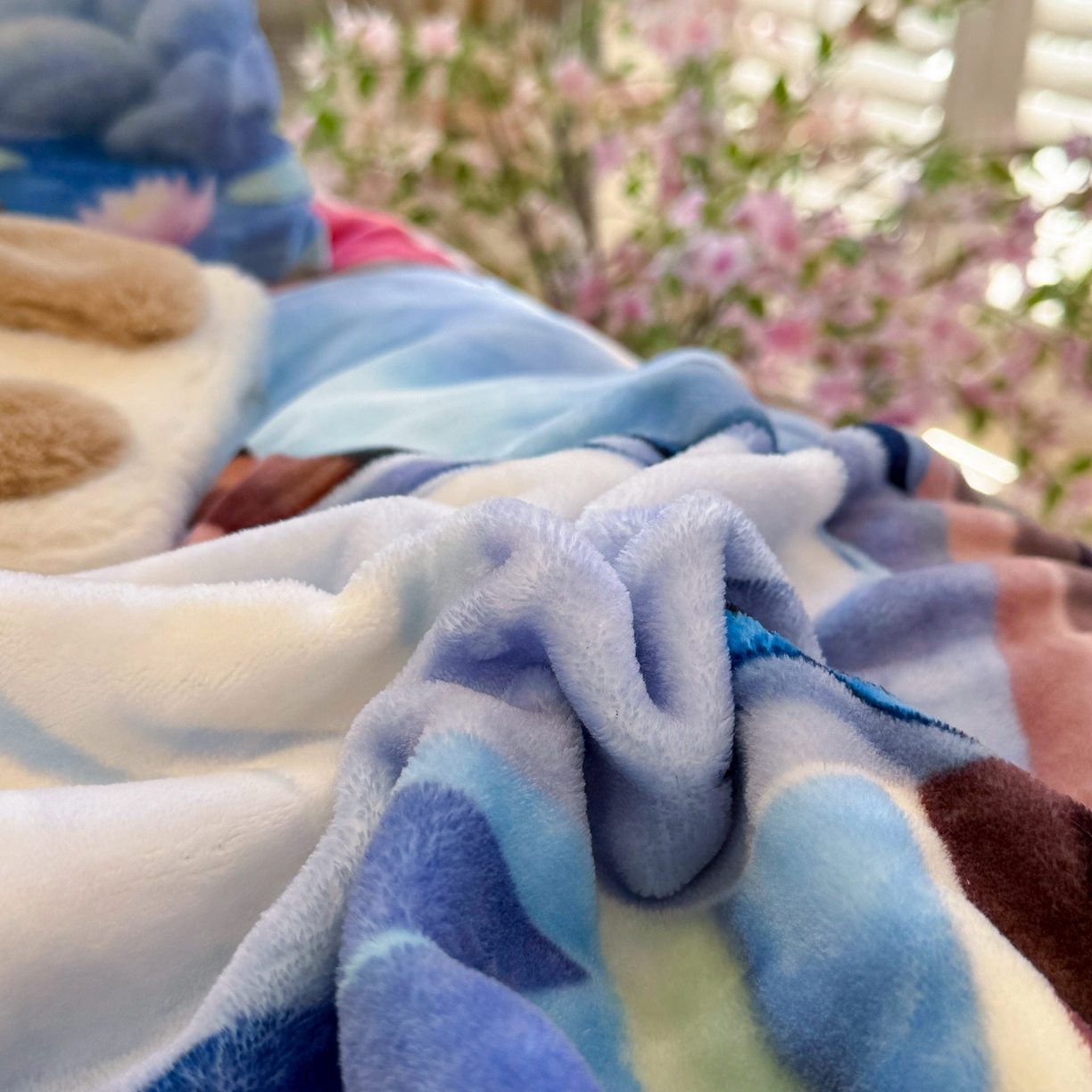 91家纺网 家纺一手货源 找家纺 馨语家居 2025新款直播热款高克重保暖卡通牛奶绒印花四件套 漂流哪吒