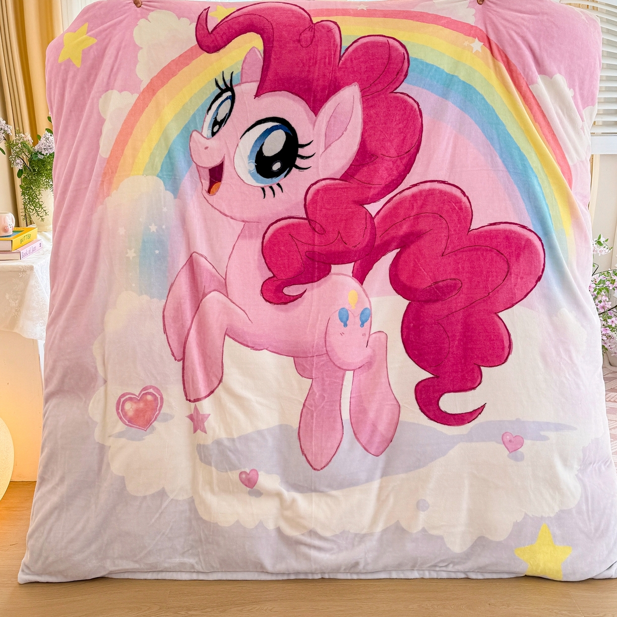 91家纺网 家纺一手货源 找家纺 馨语家居 2025新款直播热款高克重保暖卡通牛奶绒印花四件套 彩虹碧琪