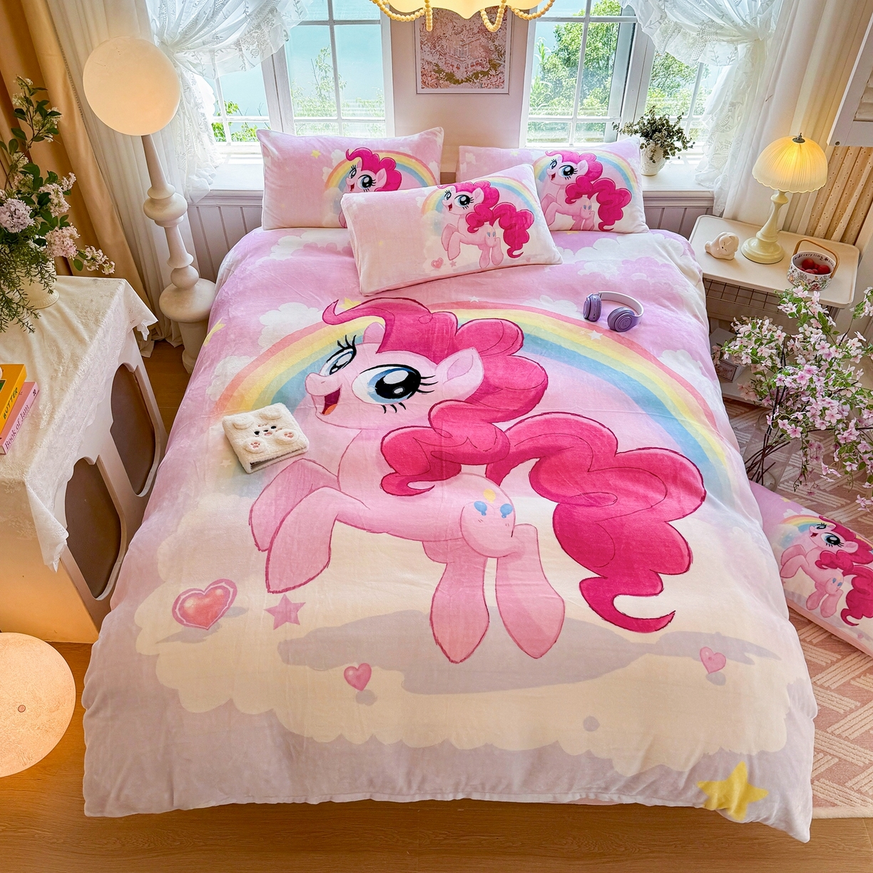 91家纺网 家纺一手货源 找家纺 馨语家居 2025新款直播热款高克重保暖卡通牛奶绒印花四件套 彩虹碧琪