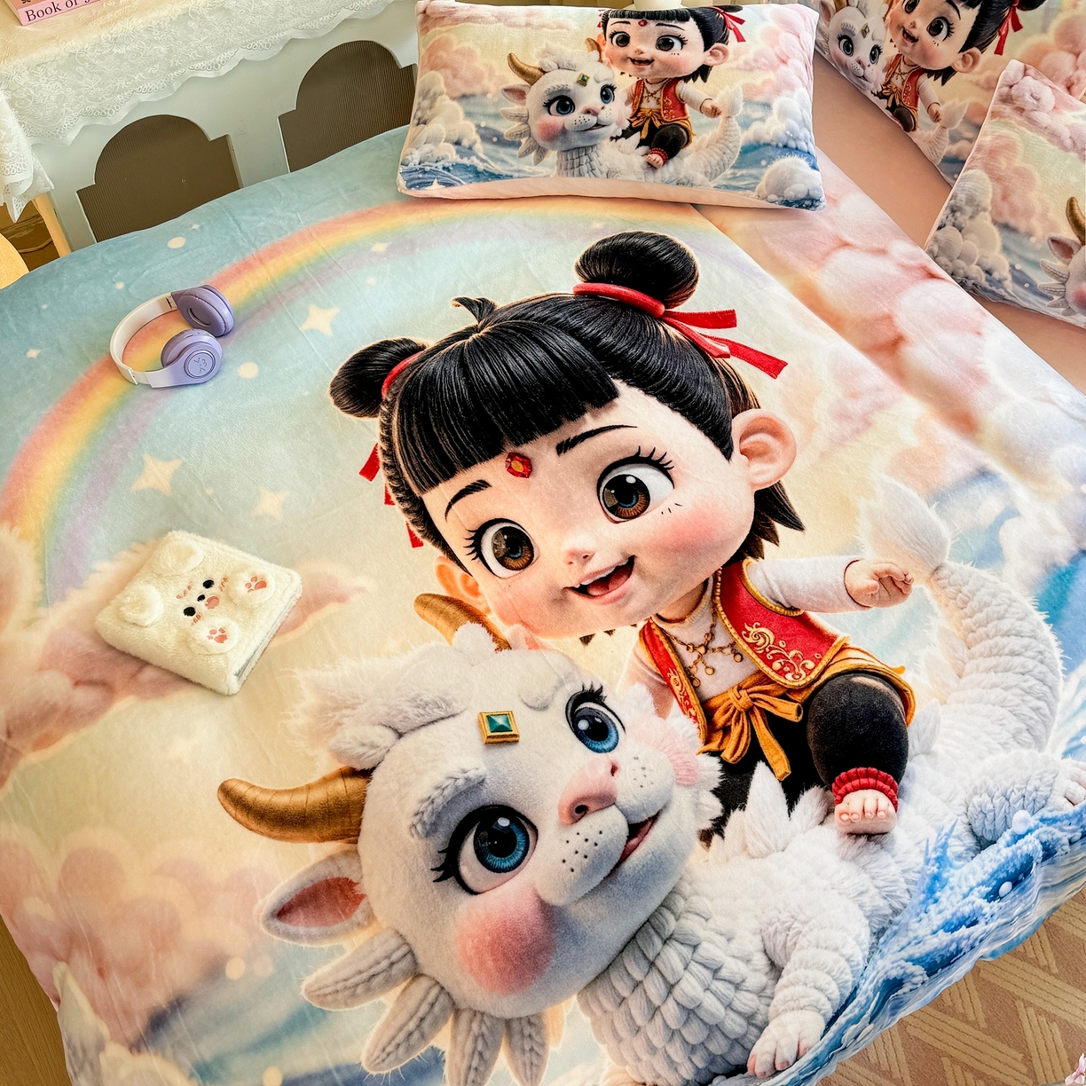 91家纺网 家纺一手货源 找家纺 馨语家居 2025新款直播热款高克重保暖卡通牛奶绒印花四件套 彩虹哪吒