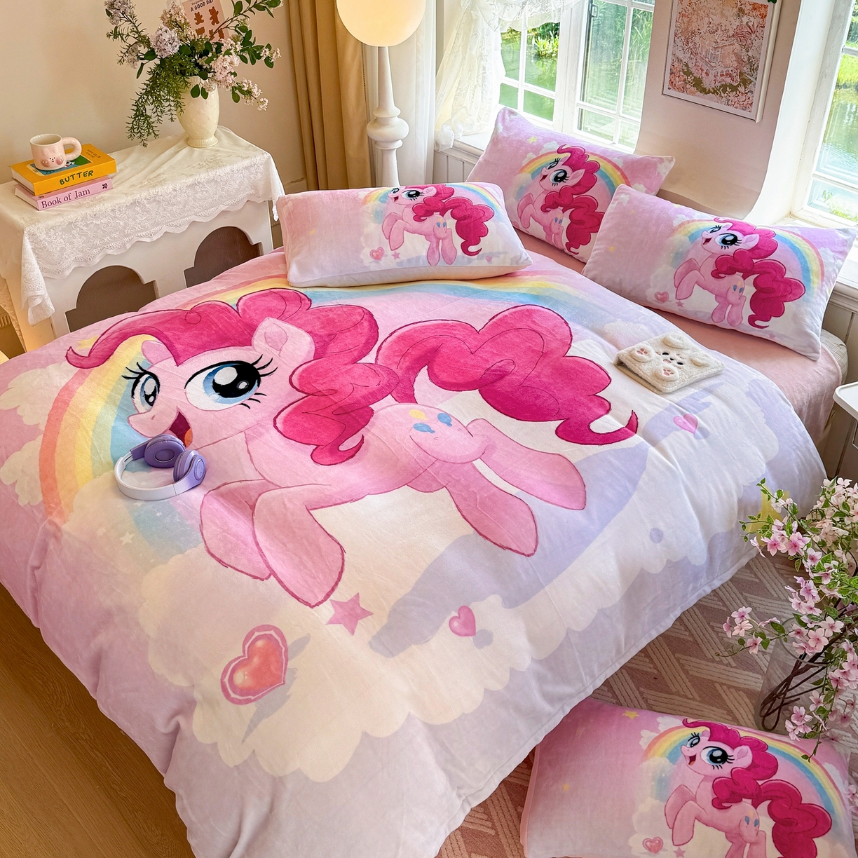 91家纺网 家纺一手货源 找家纺 馨语家居 2025新款直播热款高克重保暖卡通牛奶绒印花四件套 彩虹碧琪