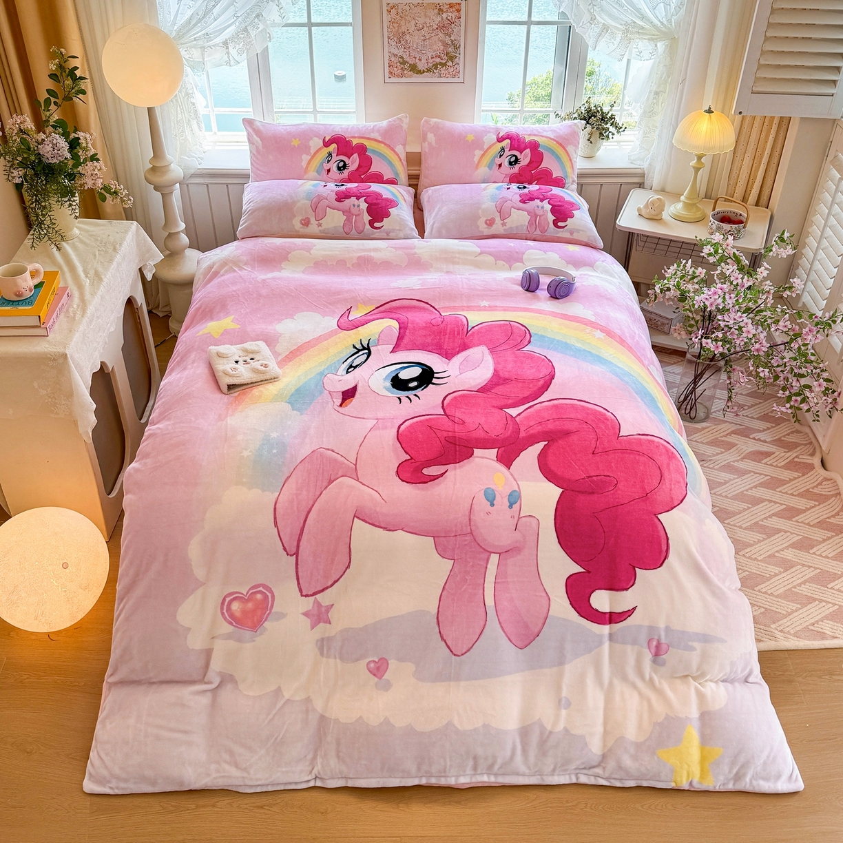 91家纺网 家纺一手货源 找家纺 馨语家居 2025新款直播热款高克重保暖卡通牛奶绒印花四件套 彩虹碧琪