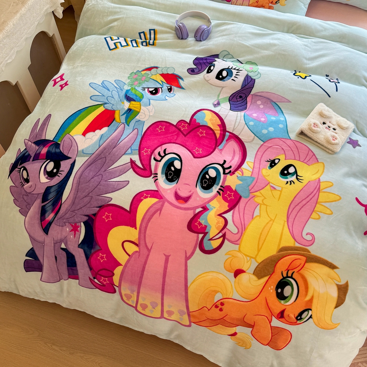 91家纺网 家纺一手货源 找家纺 馨语家居 2025新款直播热款高克重保暖卡通牛奶绒印花四件套 小马碧琪