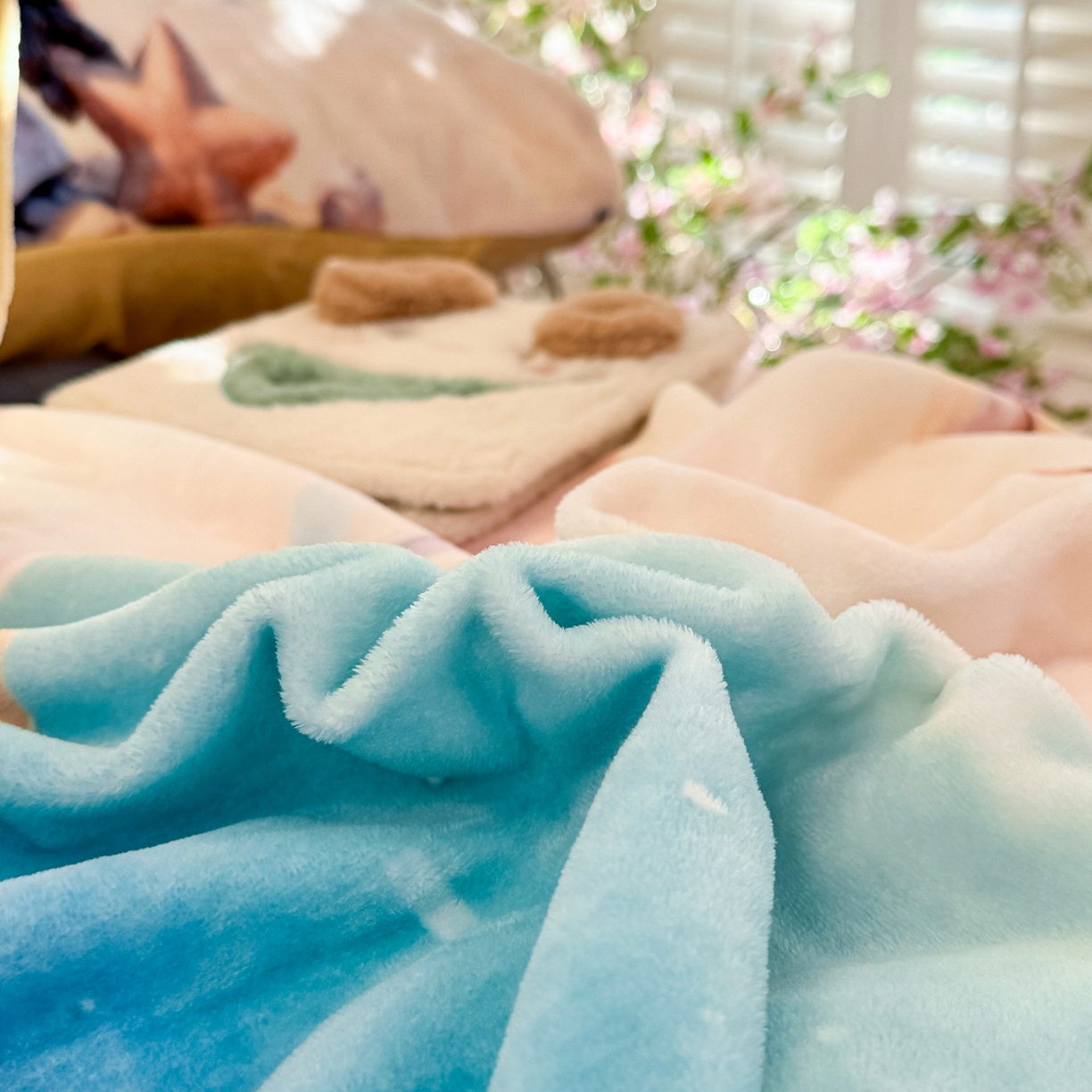 91家纺网 家纺一手货源 找家纺 馨语家居 2025新款直播热款高克重保暖卡通牛奶绒印花四件套 海洋机器人