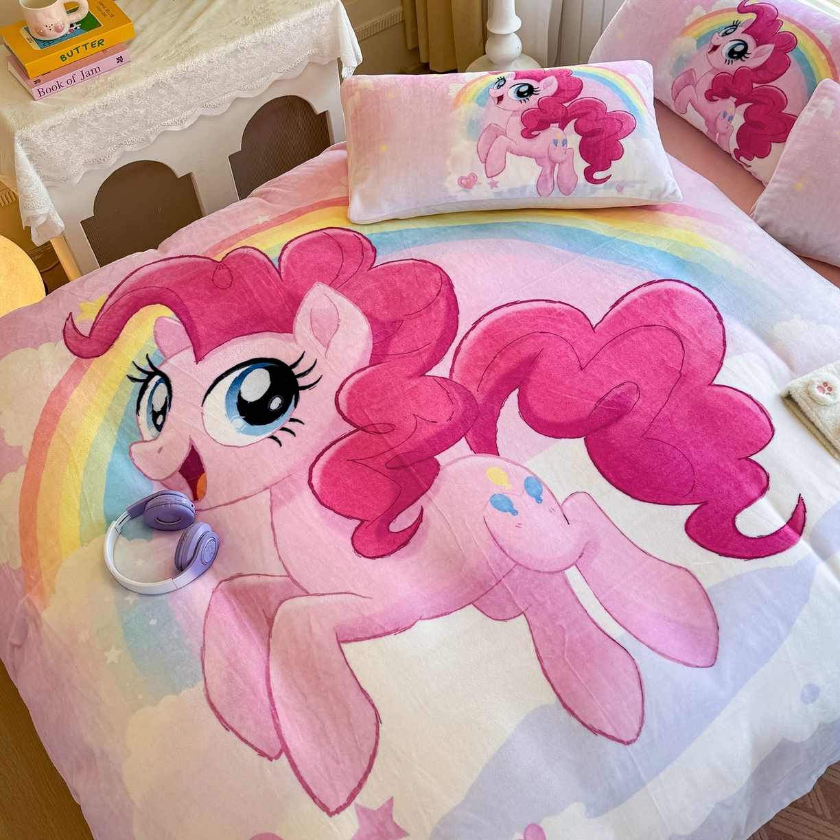 91家纺网 家纺一手货源 找家纺 馨语家居 2025新款直播热款高克重保暖卡通牛奶绒印花四件套 彩虹碧琪