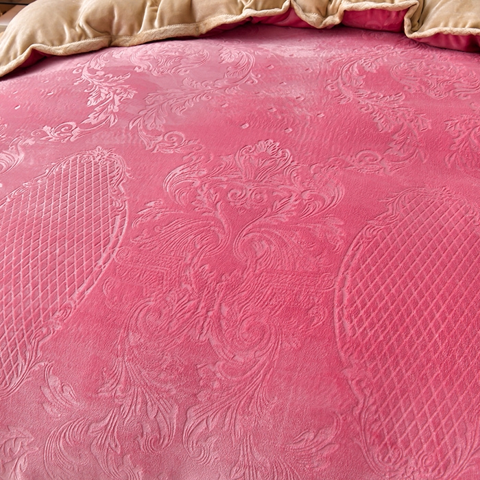 91家纺网 家纺一手货源 找家纺 星窝 2025新款高克重直播爆款纯色欧式雕花绒牛奶绒四件套 富贵花开红豆沙