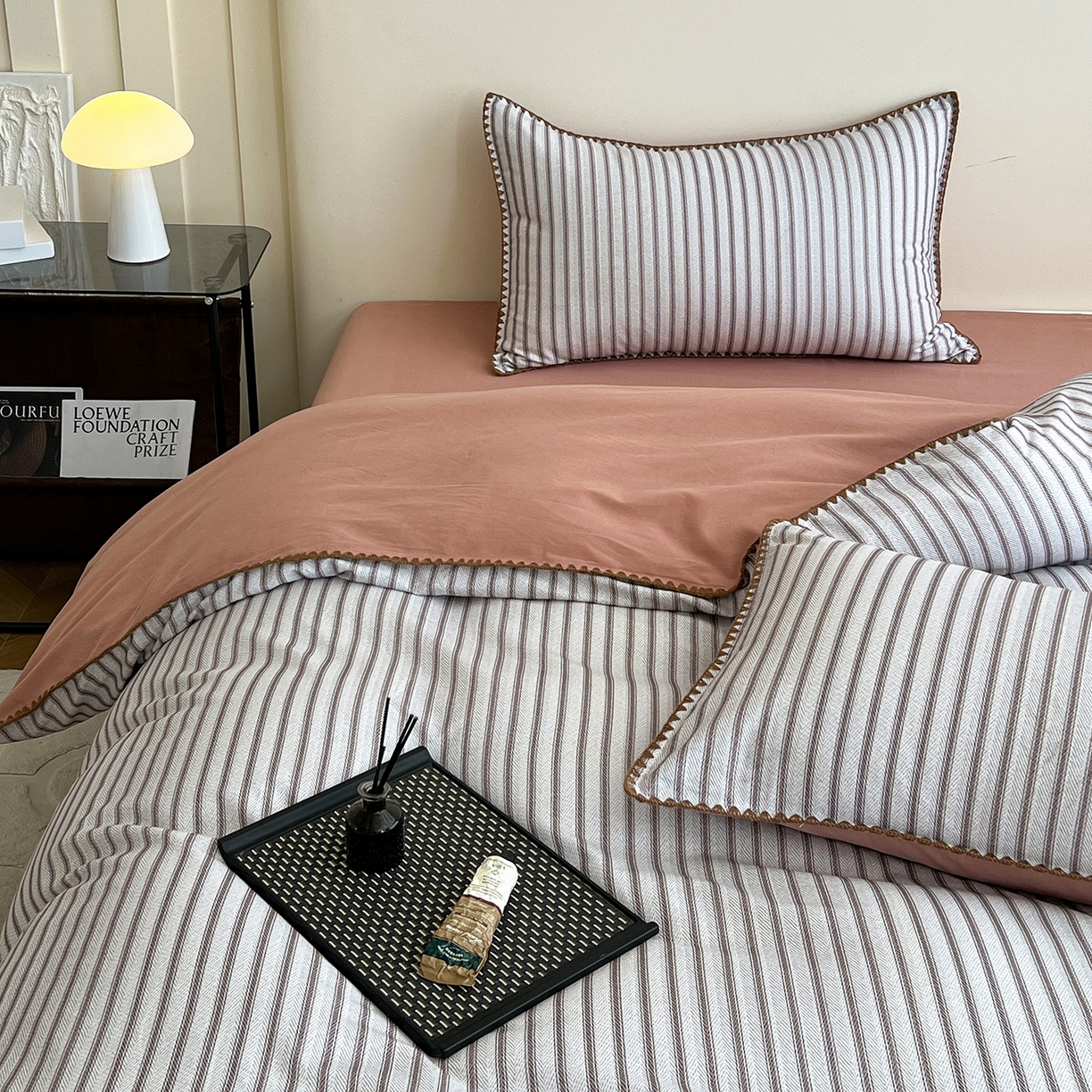 91家纺网 家纺一手货源 找家纺 静家居-简约原创家纺 2025新款全棉简约磨毛贝壳边四件套 卡米(灰)