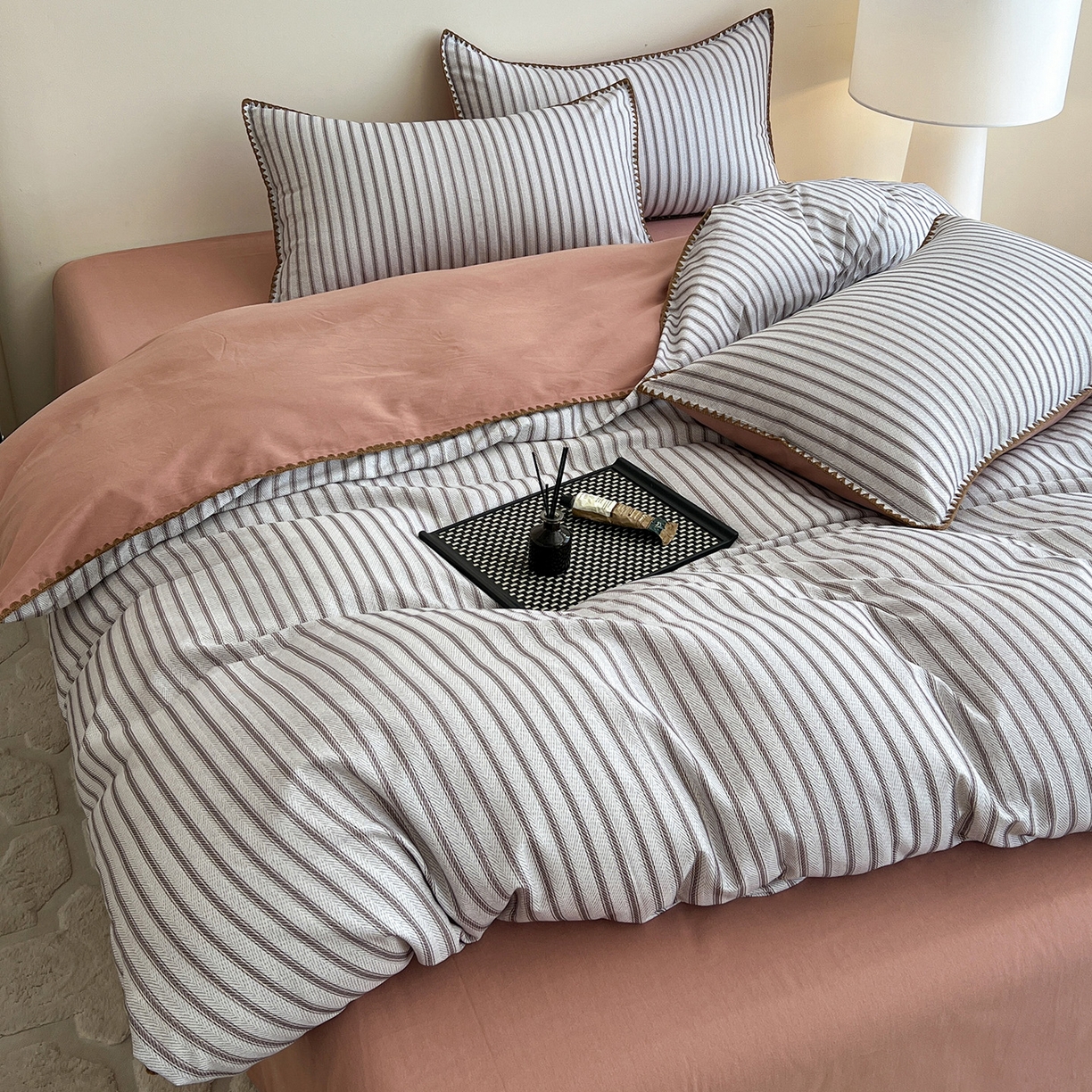 91家纺网 家纺一手货源 找家纺 静家居-简约原创家纺 2025新款全棉简约磨毛贝壳边四件套 卡米(灰)