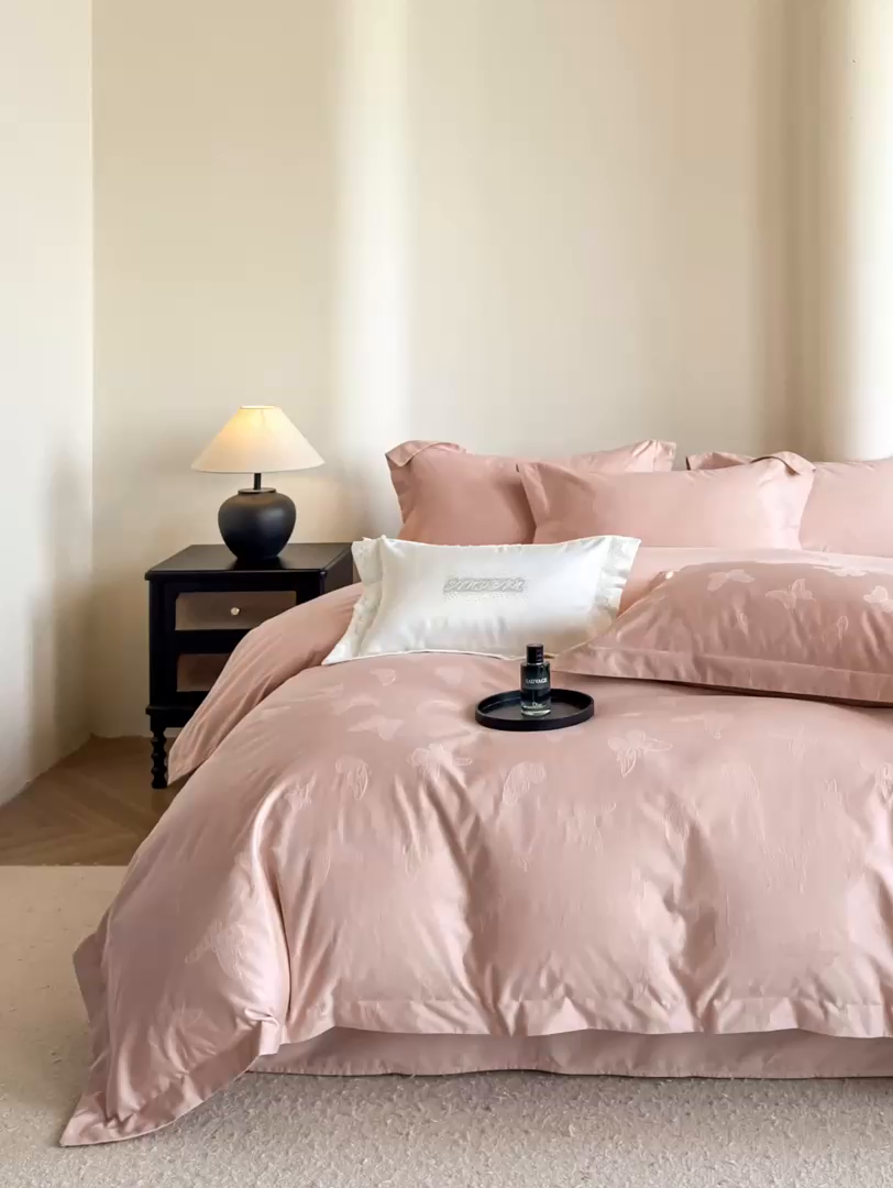 91家纺网 家纺一手货源 找家纺 魅都 全棉厚织长绒棉立体浮雕提花四件套全棉四件套夏日蝶梦 夏日蝶梦粉