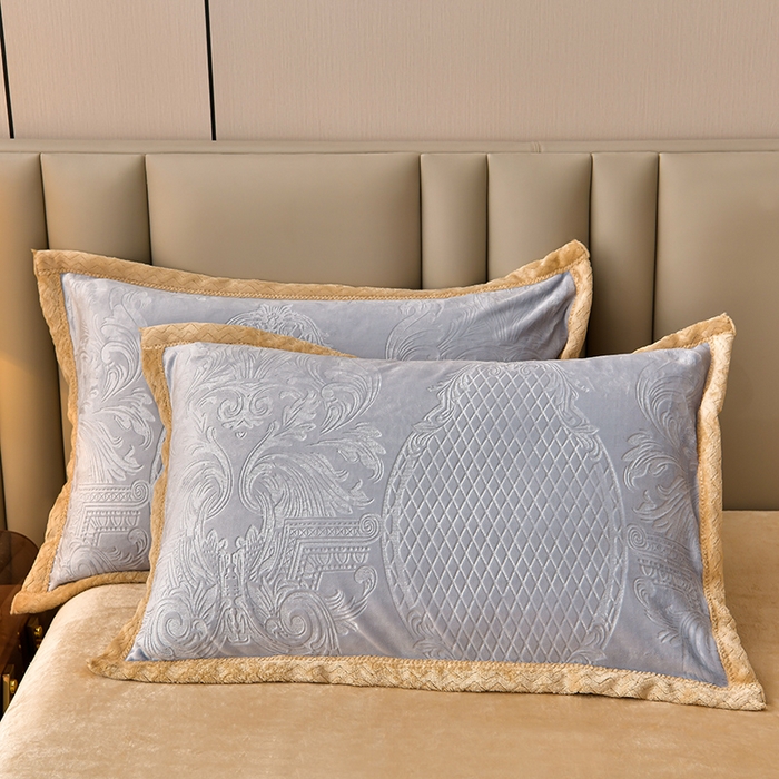 91家纺网 家纺一手货源 找家纺 星窝 2025新款高克重直播爆款纯色欧式雕花绒牛奶绒四件套 富贵花开灰