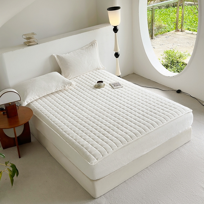 91家纺网 家纺一手货源 找家纺 寝柔家纺 2025新款冬季纯色消光加厚牛奶绒夹棉床笠 白色