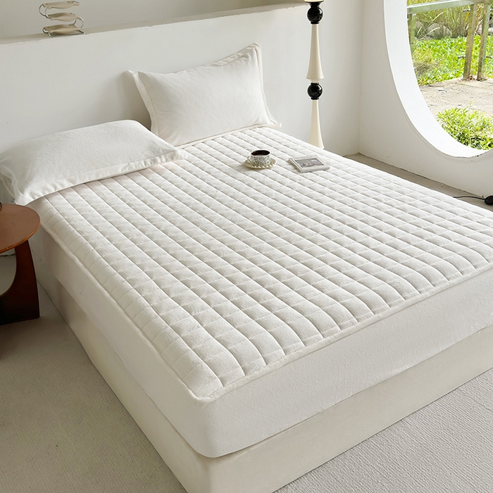 91家纺网 家纺一手货源 找家纺 寝柔家纺 2025新款冬季纯色消光加厚牛奶绒夹棉床笠 白色