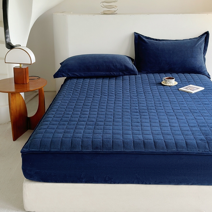 91家纺网 家纺一手货源 找家纺 寝柔家纺 2025新款冬季纯色消光加厚牛奶绒夹棉床笠 藏青