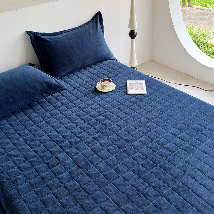 91家纺网 家纺一手货源 找家纺 寝柔家纺 2025新款冬季纯色消光加厚牛奶绒夹棉床笠 藏青