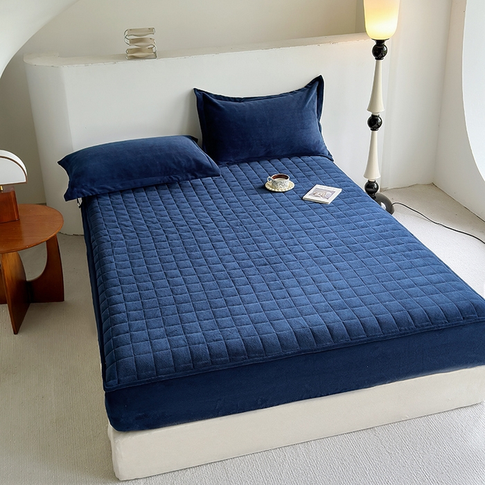 91家纺网 家纺一手货源 找家纺 寝柔家纺 2025新款冬季纯色消光加厚牛奶绒夹棉床笠 藏青