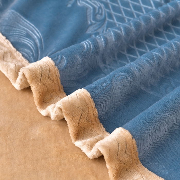 91家纺网 家纺一手货源 找家纺 星窝 2025新款高克重直播爆款纯色欧式雕花绒牛奶绒四件套 富贵花开蓝