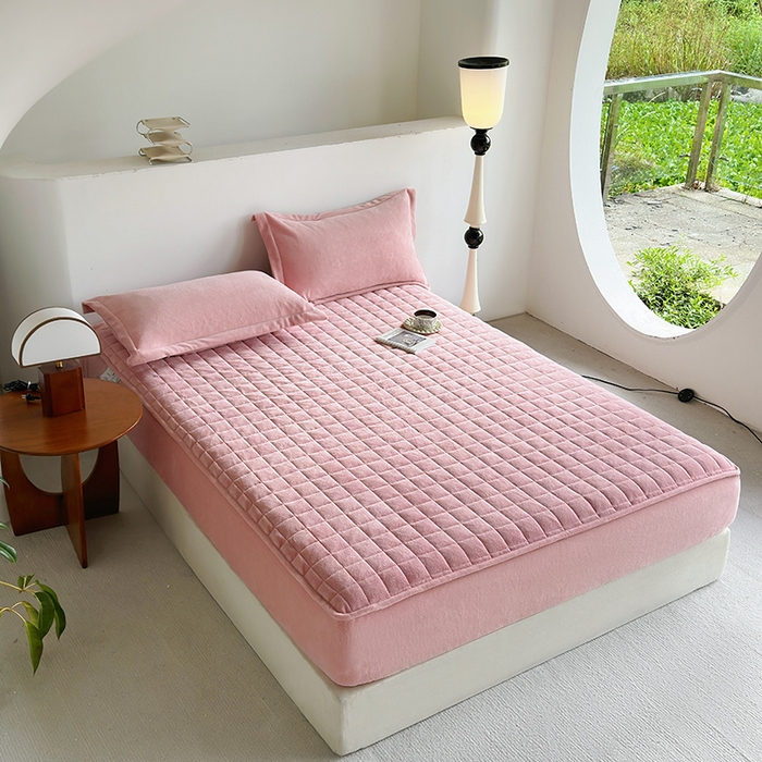 91家纺网 家纺一手货源 找家纺 寝柔家纺 2025新款冬季纯色消光加厚牛奶绒夹棉床笠 粉色