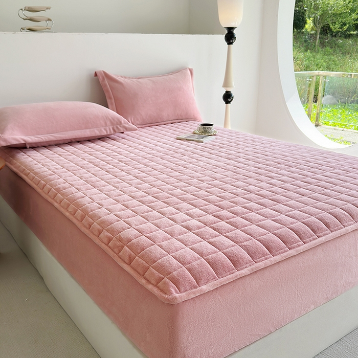 91家纺网 家纺一手货源 找家纺 寝柔家纺 2025新款冬季纯色消光加厚牛奶绒夹棉床笠 粉色