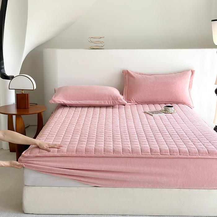 91家纺网 家纺一手货源 找家纺 寝柔家纺 2025新款冬季纯色消光加厚牛奶绒夹棉床笠 粉色