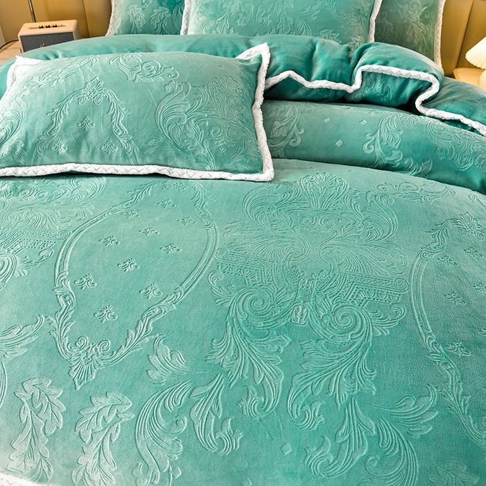 91家纺网 家纺一手货源 找家纺 星窝 2025新款高克重直播爆款纯色欧式雕花绒牛奶绒四件套 富贵花开绿