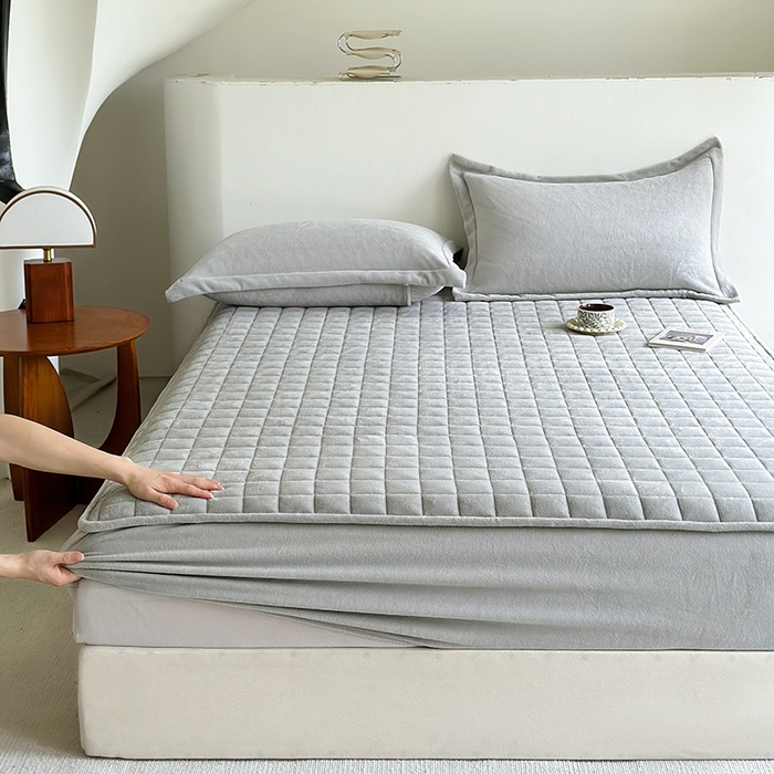 91家纺网 家纺一手货源 找家纺 寝柔家纺 2025新款冬季纯色消光加厚牛奶绒夹棉床笠 灰色