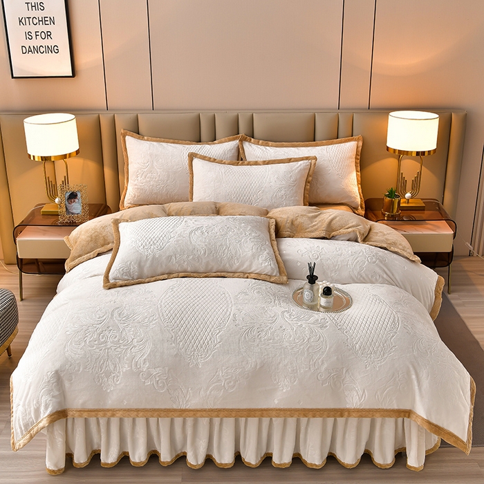 91家纺网 家纺一手货源 找家纺 星窝 2025新款高克重直播爆款纯色欧式雕花绒牛奶绒四件套 富贵花开奶白