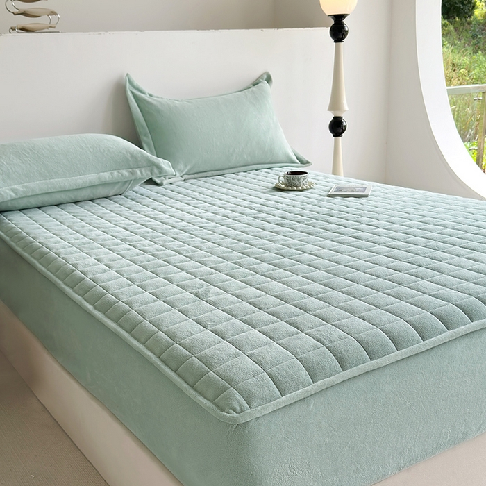 91家纺网 家纺一手货源 找家纺 寝柔家纺 2025新款冬季纯色消光加厚牛奶绒夹棉床笠 绿色