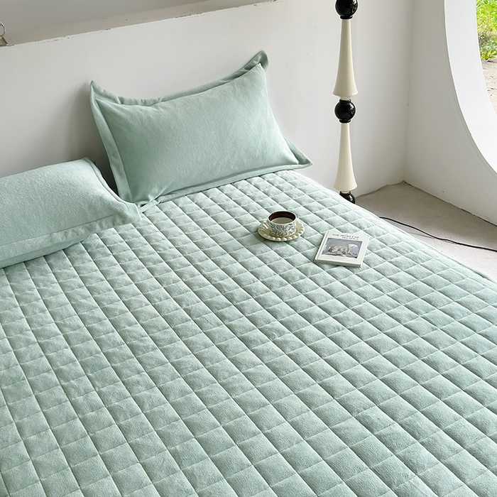 91家纺网 家纺一手货源 找家纺 寝柔家纺 2025新款冬季纯色消光加厚牛奶绒夹棉床笠 绿色