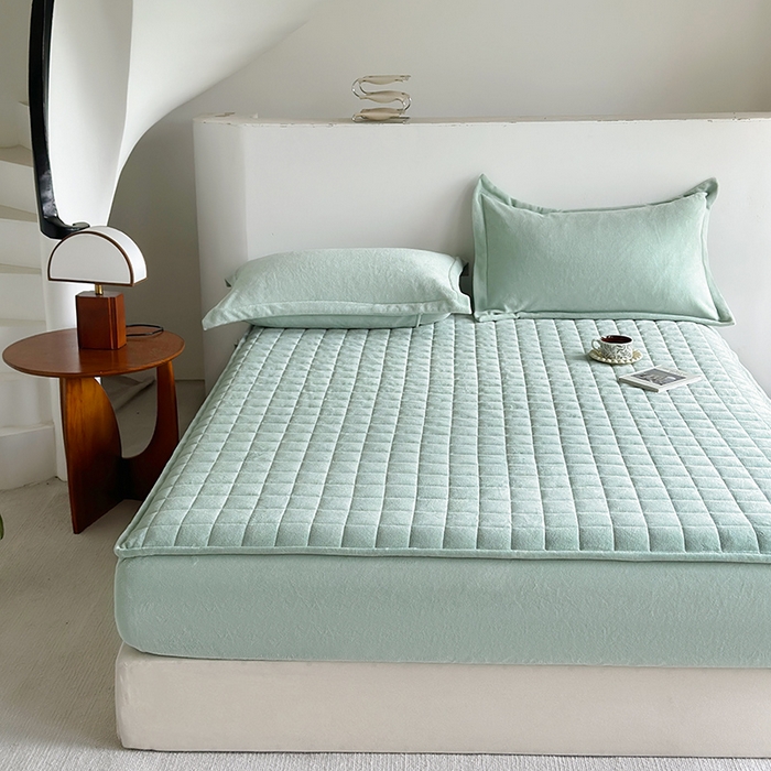 91家纺网 家纺一手货源 找家纺 寝柔家纺 2025新款冬季纯色消光加厚牛奶绒夹棉床笠 绿色