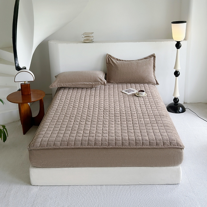 寝柔家纺 2025新款冬季纯色消光加厚牛奶绒夹棉床笠 驼色